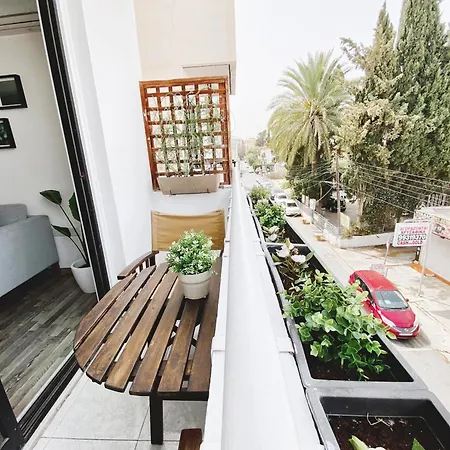 Modern In Center, 5min From Apartment